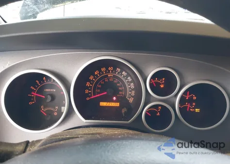 2011 Toyota Tundra Grade 5.7L V8 z USA, uszkodzony, nr VIN 5TFDY5F10BX195440